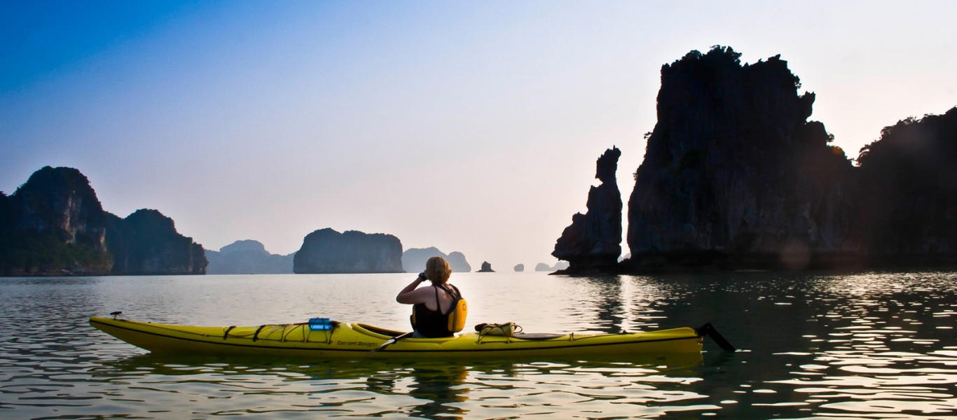 Kayaking Halong bay