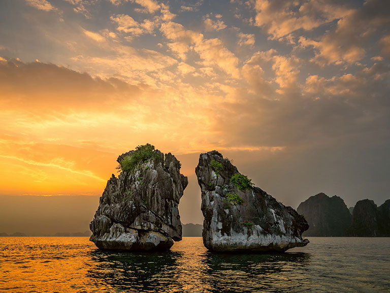 Discover the Top 3 Best Luxury Cruises in Halong Bay for 2026