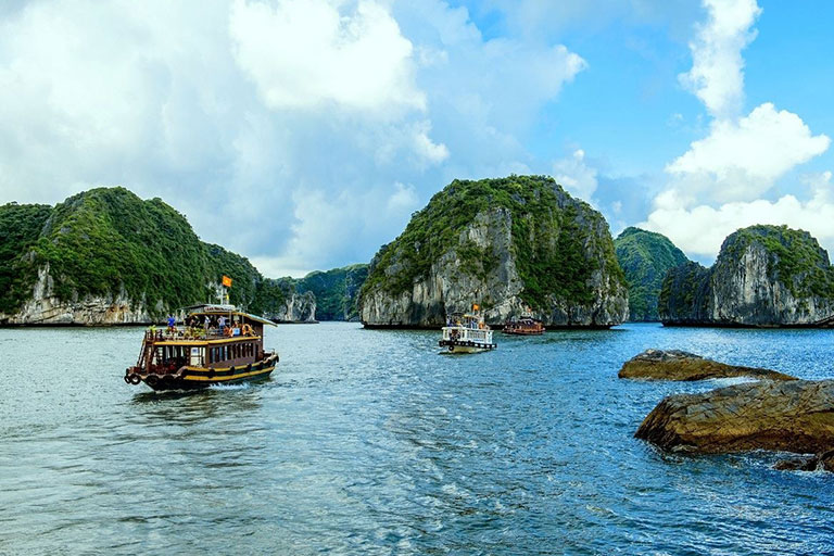 How Does a Cruise Operate? Inside the Experience of Stellar of the Sea Cruise Halong